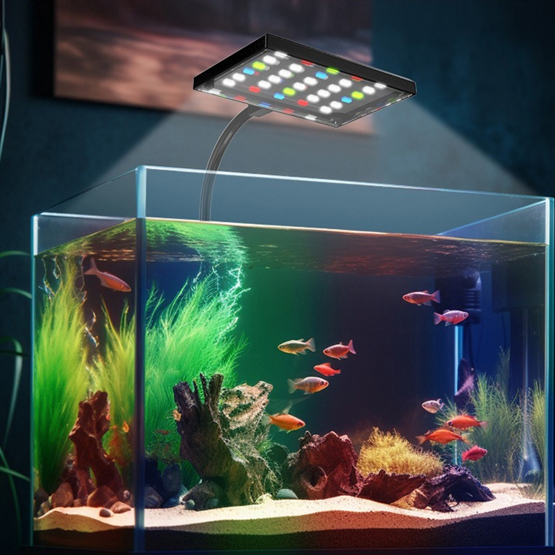 水族館 USB LED ライトフルスペクトル水生植物成長ラン - Aquarium Plant Grow Light のレビューと価格